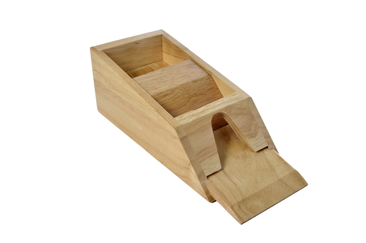 Wooden blackjack shoe for up to 4 decks of playing cards